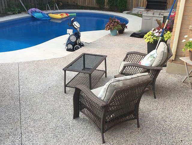 Pool deck with exposed aggregate concrete