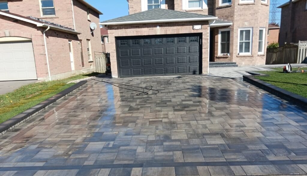 Interlocking driveway in Mississauga with Trevista stone