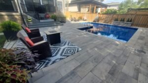 Interlocking back patio in Oakville with Avari Pavers